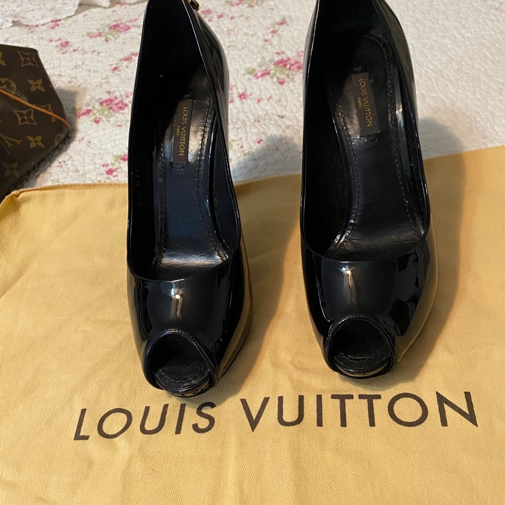 Original Lui Vuitton high heels, brand new size 6 - Picture 3 of 3